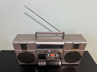 Radiocassette Sanyo M9811K Plata