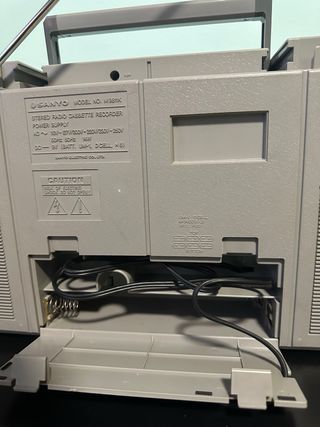 Radiocassette Sanyo M9811K Plata