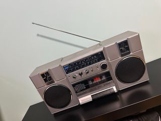 Radiocassette Sanyo M9811K Plata