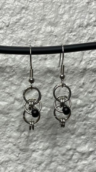 Pendientes artesanales de acero