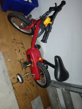Bicicleta infantil roja 4-5 años