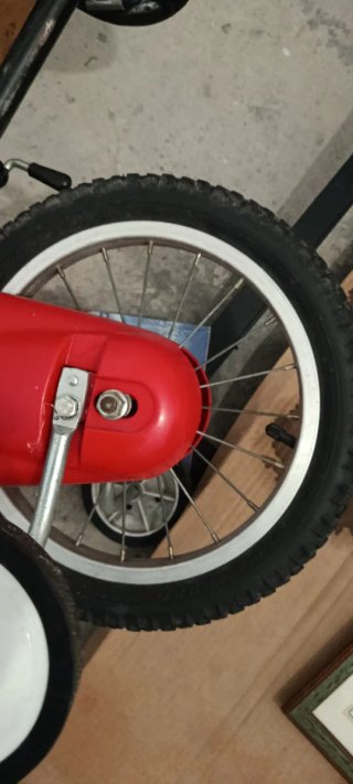 Bicicleta infantil roja 4-5 años
