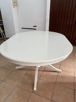 Mesa comedor extensible Liatorp y 4 sillas
