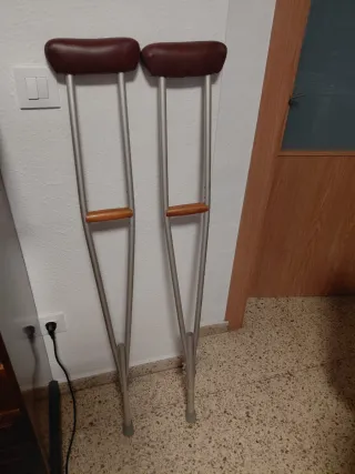 Muletas axilares regulables máximo 1,26 cms