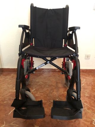 Silla de ruedas. Marca BREEZY