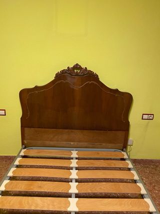 Cama antigua madera color oscuro