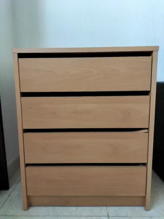 Dos cajoneras de madera