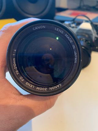 Canon AE-1 con objetivo