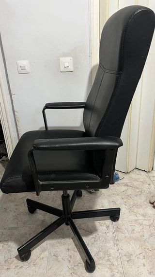 Silla de oficina IKEA negra