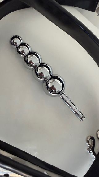 Cinturón de castidad metálico