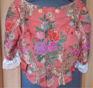 Traje de Fallera naranja y multicolor