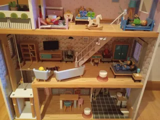 Casa de muñecas de madera