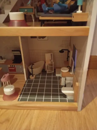 Casa de muñecas de madera