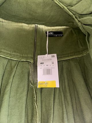 Gonna verde plissettata con fibbie