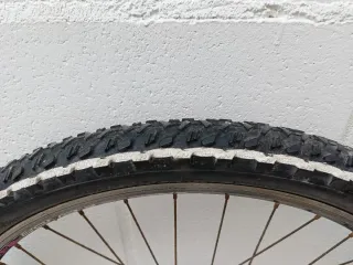 Cubierta CST 27.5x2.1 para Bicicleta