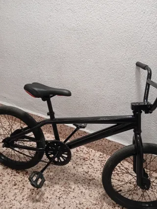 Bicicleta BMX Negra