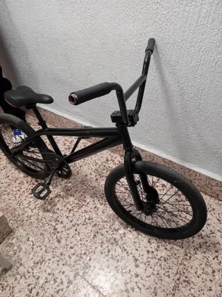Bicicleta BMX Negra
