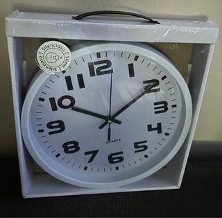 Reloj de pared silencioso