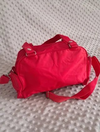 Bolso de hombro rojo