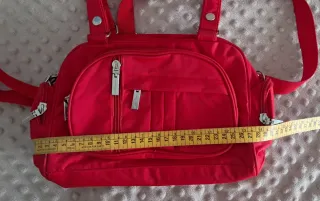 Bolso de hombro rojo
