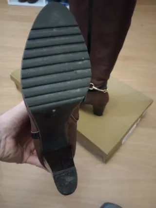 Botas altas Dansi marrones con detalle dorado