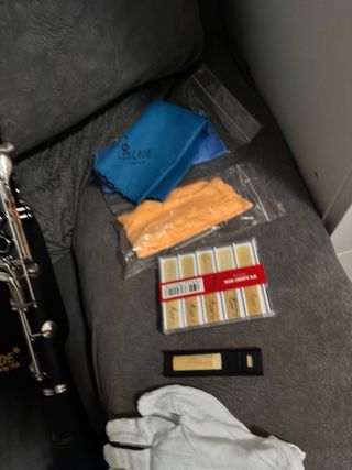 Clarinete nuevo con accesorios