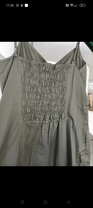 Vestito sportivo verde militare con zip