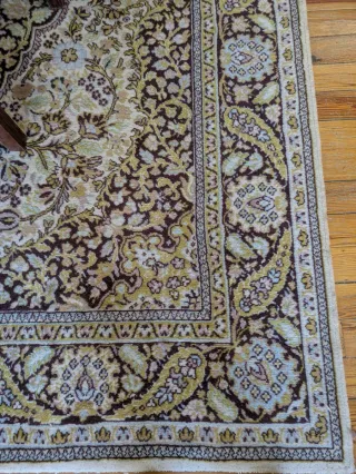 Alfombra estilo clásico beige y marrón