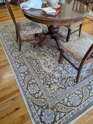 Alfombra estilo clásico beige y marrón