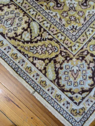 Alfombra estilo clásico beige y marrón