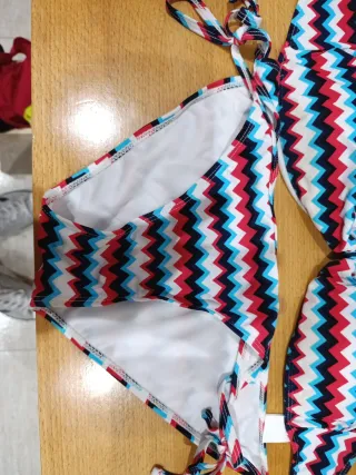 Bikini multicolor zigzag sin usar