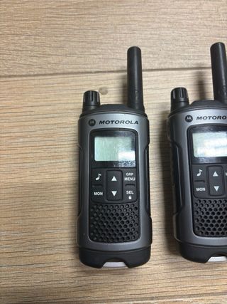 2 Walkie Talkies Motorola + Cargador