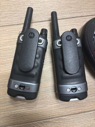 2 Walkie Talkies Motorola + Cargador