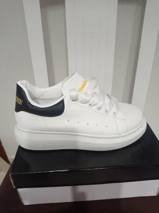 Zapatillas blancas sin estrenar