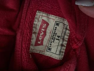 Sudadera Levi’s con capucha roja – talla 14 (juven