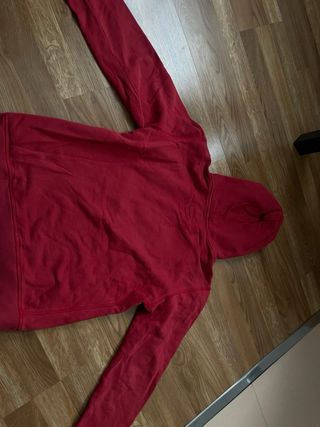 Sudadera Levi’s con capucha roja – talla 14 (juven