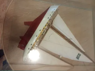 Maqueta velero con urna