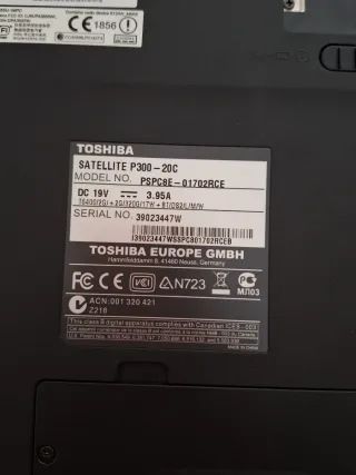 Portátil Toshiba Satellite P300 Negro