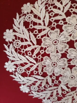 Centro rotondo bianco in tessuto