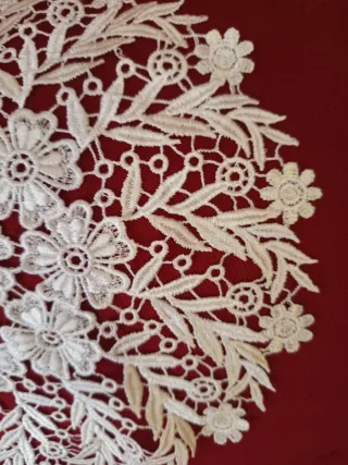 Centro rotondo bianco in tessuto