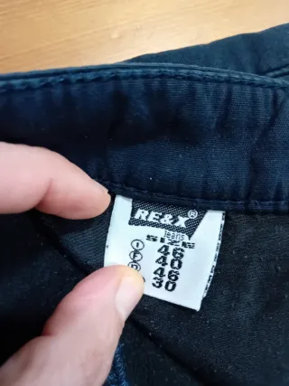Pantaloni taglia 48 blu e neri