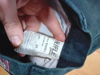 Pantaloni taglia 48 blu e neri
