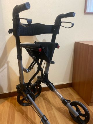 Andador Plegable con Asiento y Frenos