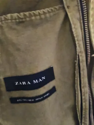 Chaqueta verde militar, con cremallera y botones