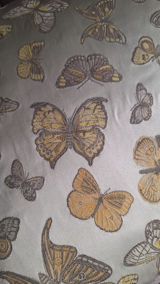 Cuscino decorativo con farfalle