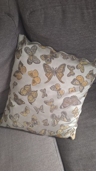 Cuscino decorativo con farfalle
