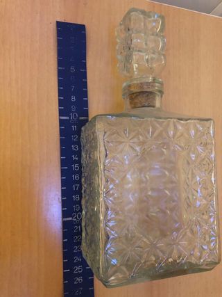 Bottiglia per liquori in vetro con tappo