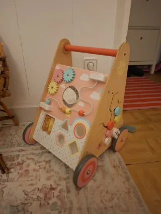 Andador infantil de madera
