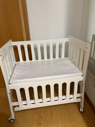 Minicuna colecho con ruedas