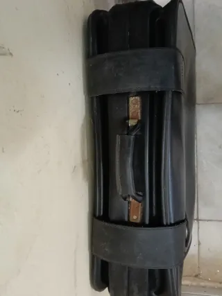 Maleta de viaje de piel negra